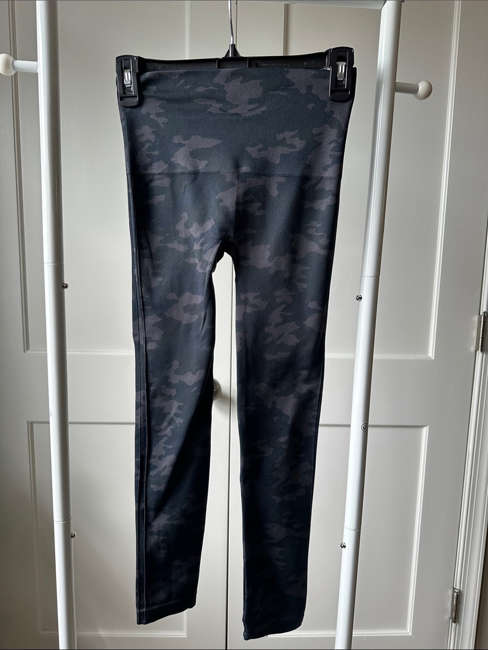 NWT SPANX Women’s Black Gray Camo Leggings